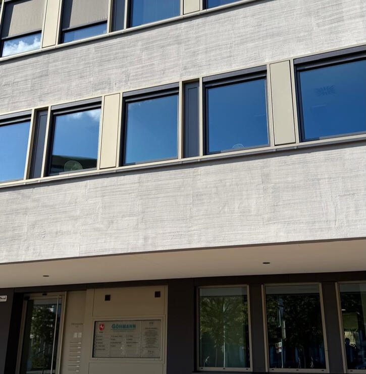 Praxisgebäude der Orthopädie Außenansicht des Gebäudes, in dem sich die orthopädische Praxis befindet.